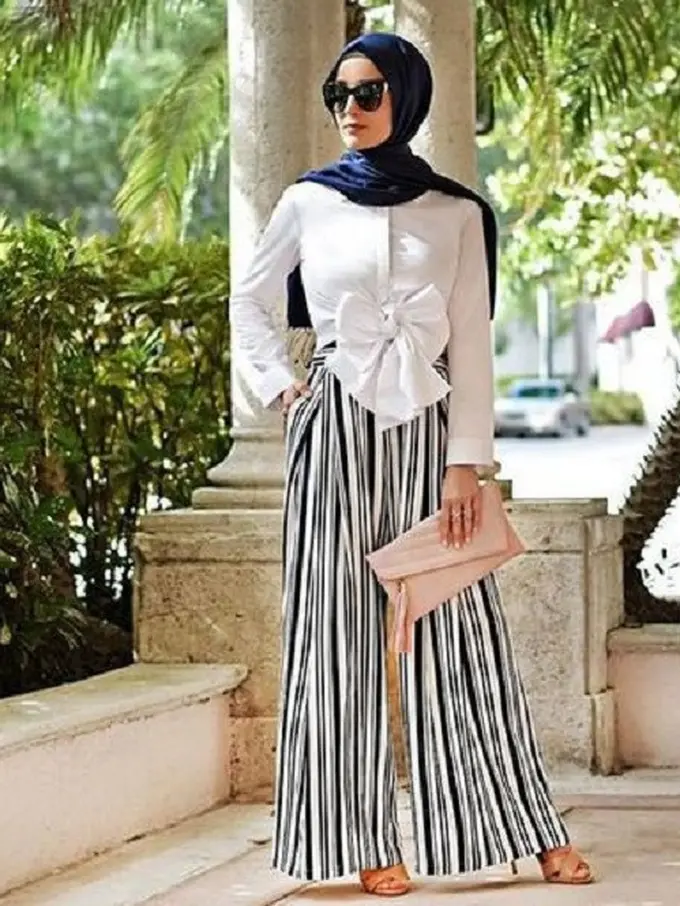 [Bintang] Tren Stripes Outfit Ini Cocok untuk Hijabers yang Ingin Tampil Stunning Saat Weekend