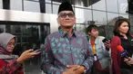 Mantan Ketua Komisi II DPR Agun Gunandjar Sudarsa seusai menjalani pemeriksaan di gedung KPK, Jakarta, Senin (4/6). Agun Gunandjar diperiksa penyidik KPK sebagai saksi  terkait adanya dugaan aliran dana korupsi E-KTP. (Merdeka.com/Dwi Narwoko)