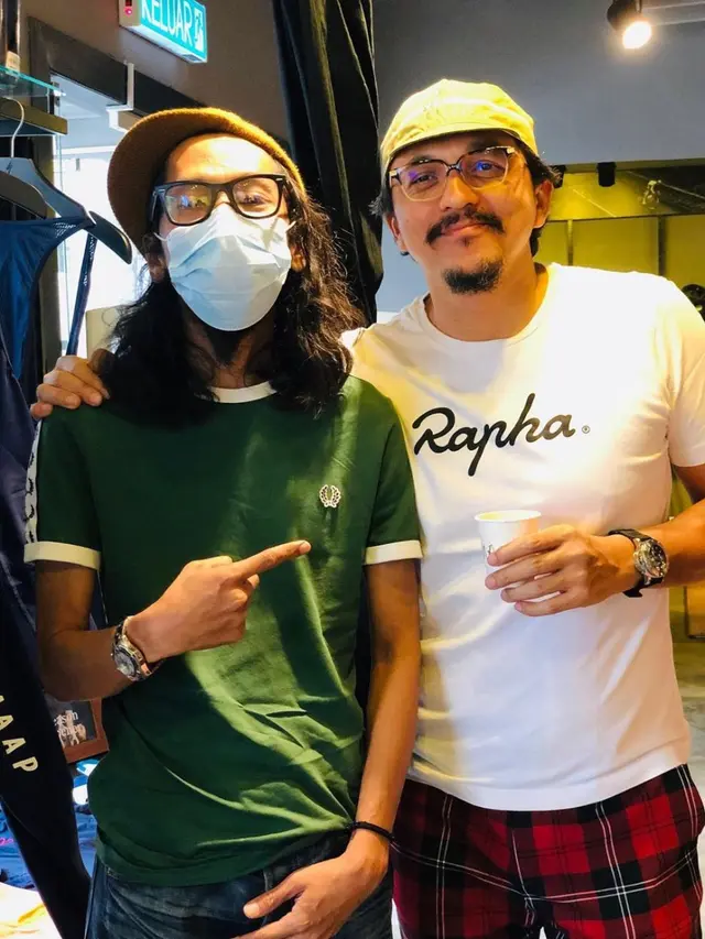 6 Potret Terbaru Engku Emran, Kini Berkumis Tebal Bikin Pangling
