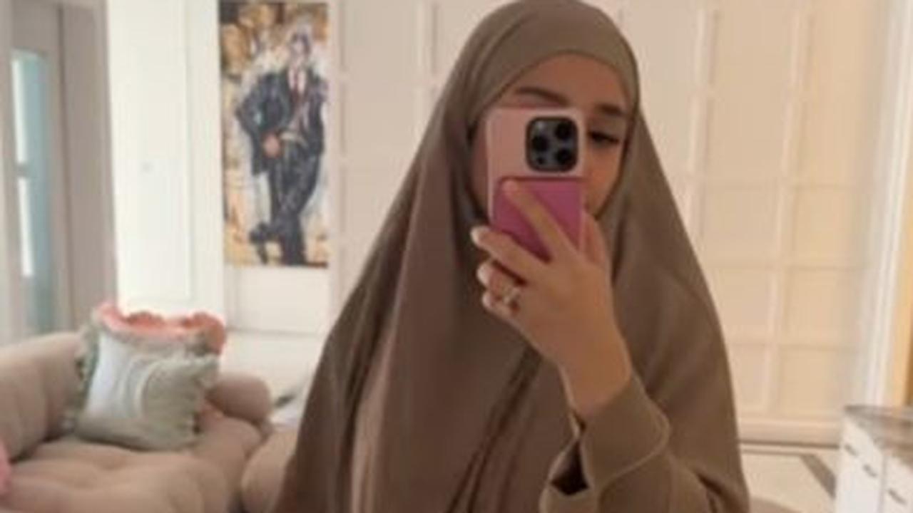 Nagita Slavina membagikan momen mengenakan gamis syari di insta storynya.