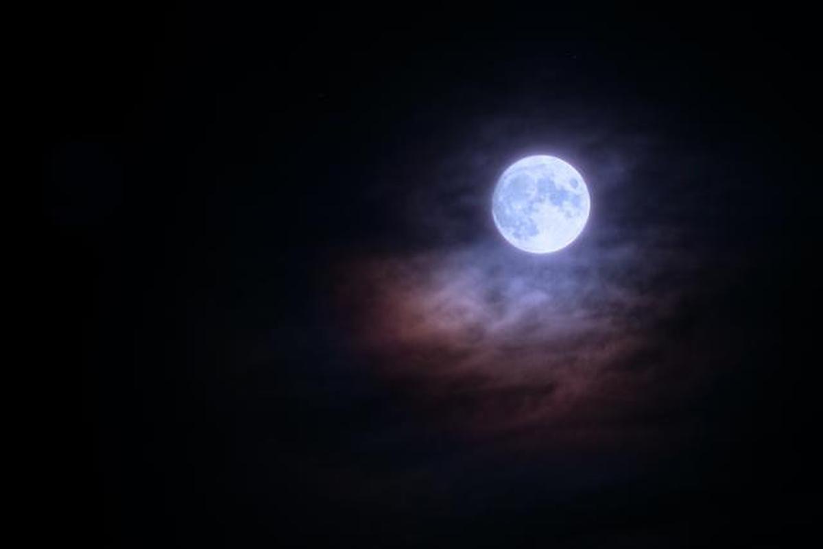 Fenomena Cold Moon 4 Desember 2025, Purnama Terakhir Tahun Ini Hiasi Langit Indonesia