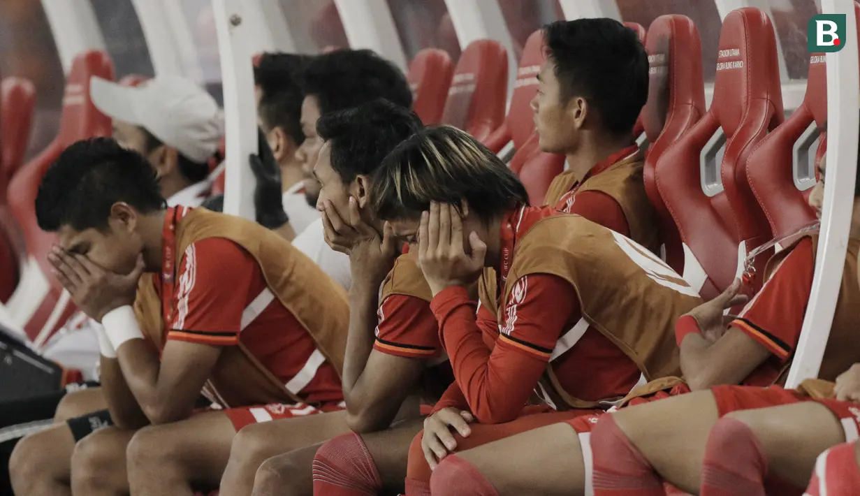 Pemain Persija Jakarta tampak kecewa usai disingkirkan Home United pada laga Piala AFC di SUGBK, Jakarta, Selasa (15/5/2018). Persija takluk 1-3 dari Home United. (Bola.com/M Iqbal Ichsan)