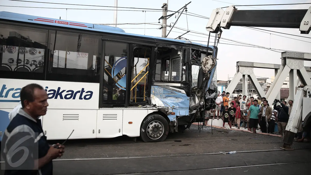 Kecelakaan Bus Transjakarta