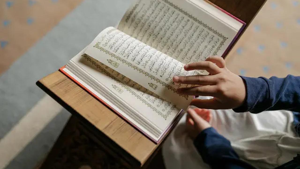 Huruf Ikhfa Haqiqi Apa Saja? Ketahui Hukum Bacaan yang Benar Menurut Ilmu Tajwid