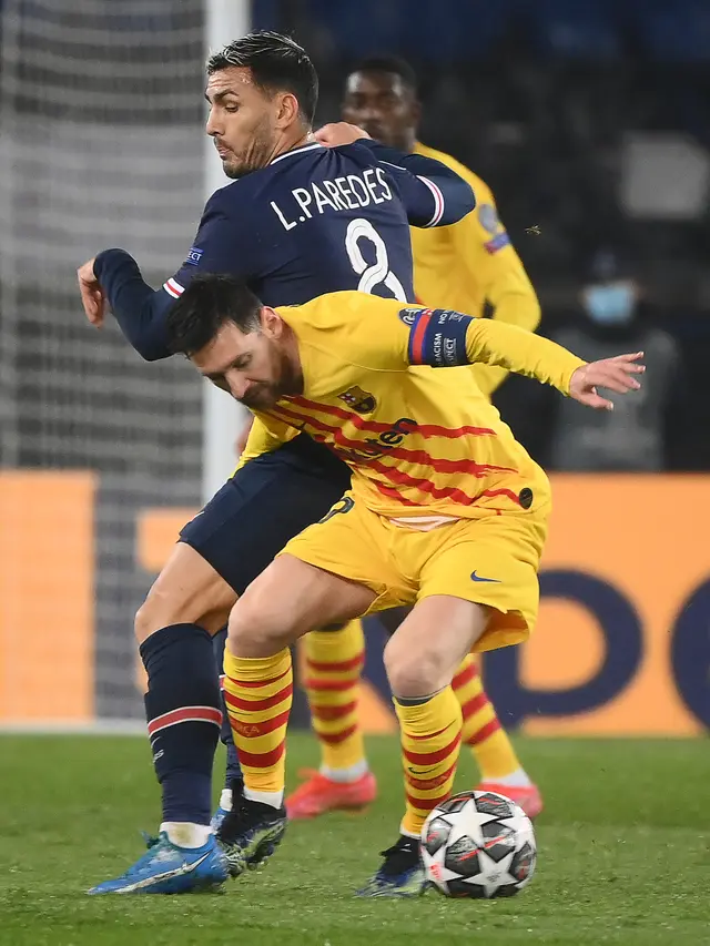 Messi Gigit Jari di Markas PSG