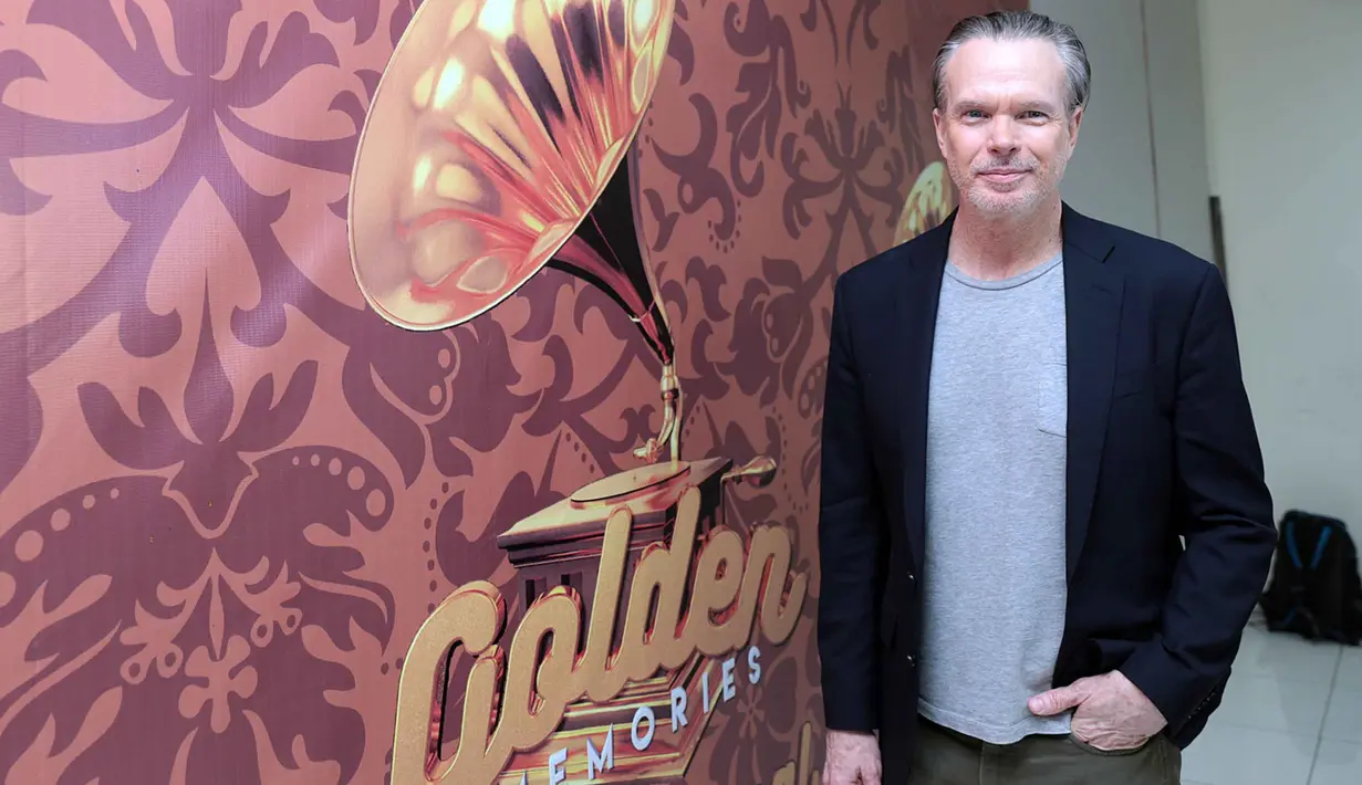 Rick Price datang sejak Minggu (8/1). Sembilan lagu dibawakan pada program Golden Memories International yang disiarkan secara langsung oleh Indosiar pada Senin, (9/1) dari studio 5. (Deki Prayoga/Bintang.com)