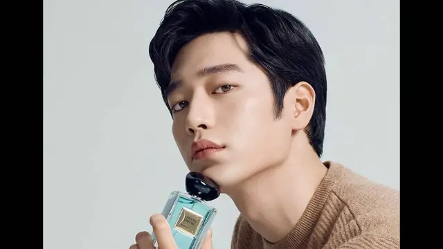 Potret Seo Kang Joon dengan Warna Mata Cokelat Terang