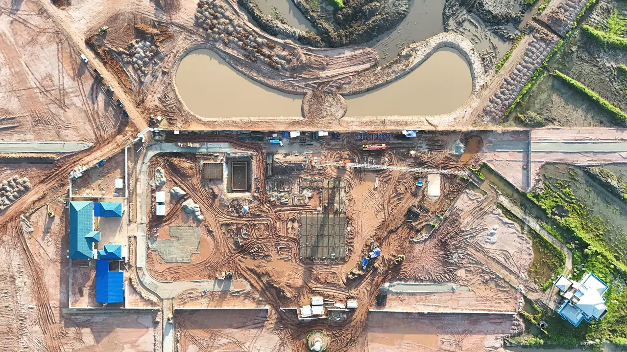 PT Waskita Beton Precast Tbk (WSBP) merampungkan pengiriman 992 buah produk beton pracetak (precast) jenis Half Slab untuk proyek pembangunan Kantor Gubernur Papua Selatan di Merauke. (Istimewa)
