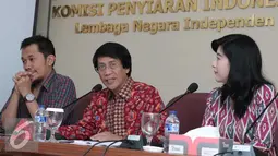 Dewan Juri Anugerah KPI, Ka Seto (tengah) memberikan keterangan penyelenggaraan Anugerah KPI 2015 di Jakarta, Jumat (27/11). Gelaran tahunan yang dihelat oleh KPI ini akan diselengarakan pada 2 Desember 2015. (Liputan6.com/Angga Yuniar)