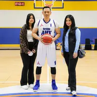 Annisa Pohan dan Almira nonton AHY main basket (Instagram/annisayudhoyono)