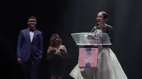 Chelsea Islan menyabet gelat Woman of The Year dalam Beauty Award di BeautyFest Asia