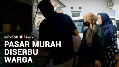 Kalau tak ada yang gratis, yang murah pun pasti jadi rebutan. Meski pasar murah telat dibuka, warga tetap rela antre, bahkan sambil menggendong balita.