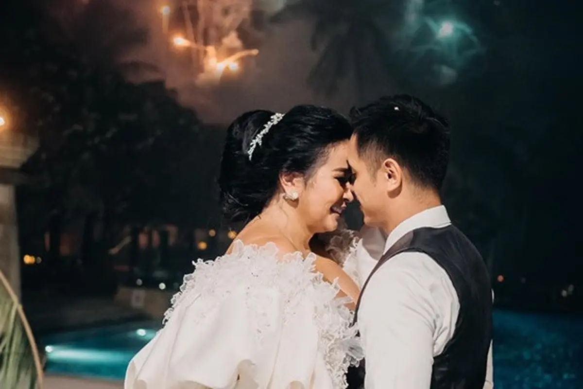 5 Potret Kemesraan Ajun Perwira Bareng Sang Istri, Selalu Tampil Kompak