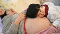 Sebagai negara dengan populasi terbanyak di dunia, Cina memiliki kebijakan satu anak sejak 1979.