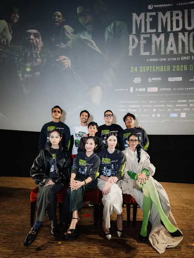 Para jajaran filmmaker dan cast dalam jumpa pers film Memburu Pemangsa di Jakarta, Senin (21/9/2026). (dok POPLICISTS Publicist)