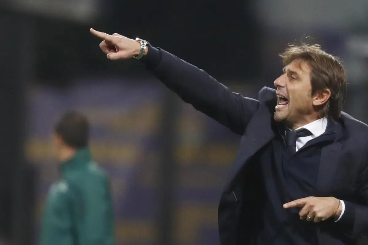 Foto: AS Roma Pesta Gol, Antonio Conte Murka Anak Asuhnya Kalah dari Tim Antah Berantah