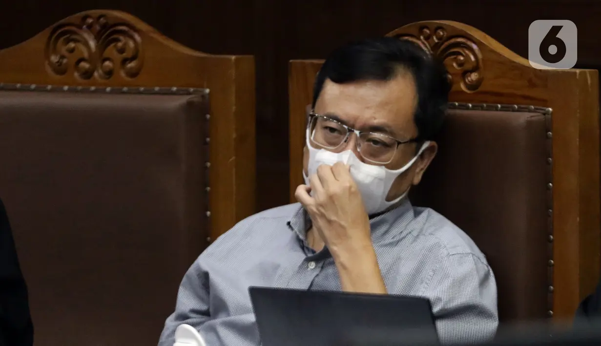 Terdakwa dugaan korupsi PT Asabri, Benny Tjokrosaputro saat mengikuti sidang lanjutan di Pengadilan Negeri Jakarta Pusat, Selasa (11/1/2022). Benny Tjokrosaputro merupakan terdakwa dugaan korupsi PT Asabri dengan kerugian negara sebesar Rp 22,788 triliun. (Liputan6.com/Helmi Fithriansyah)