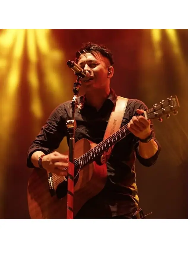 6 Potret Gaya Rambut Terbaru Ariel NOAH, Curi Perhatian