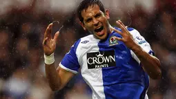 1. Roque Santa Cruz, pada musim 2007/08 bersama Blackburn dirinya mampu menyarangkan 19 gol.  Kepiawaiannya membuat Manchester City mendatangkan striker asal Paraguay ini, namun dirinya malah gagal bersinar bersama Citizens. (AFP/Paul Ellis)