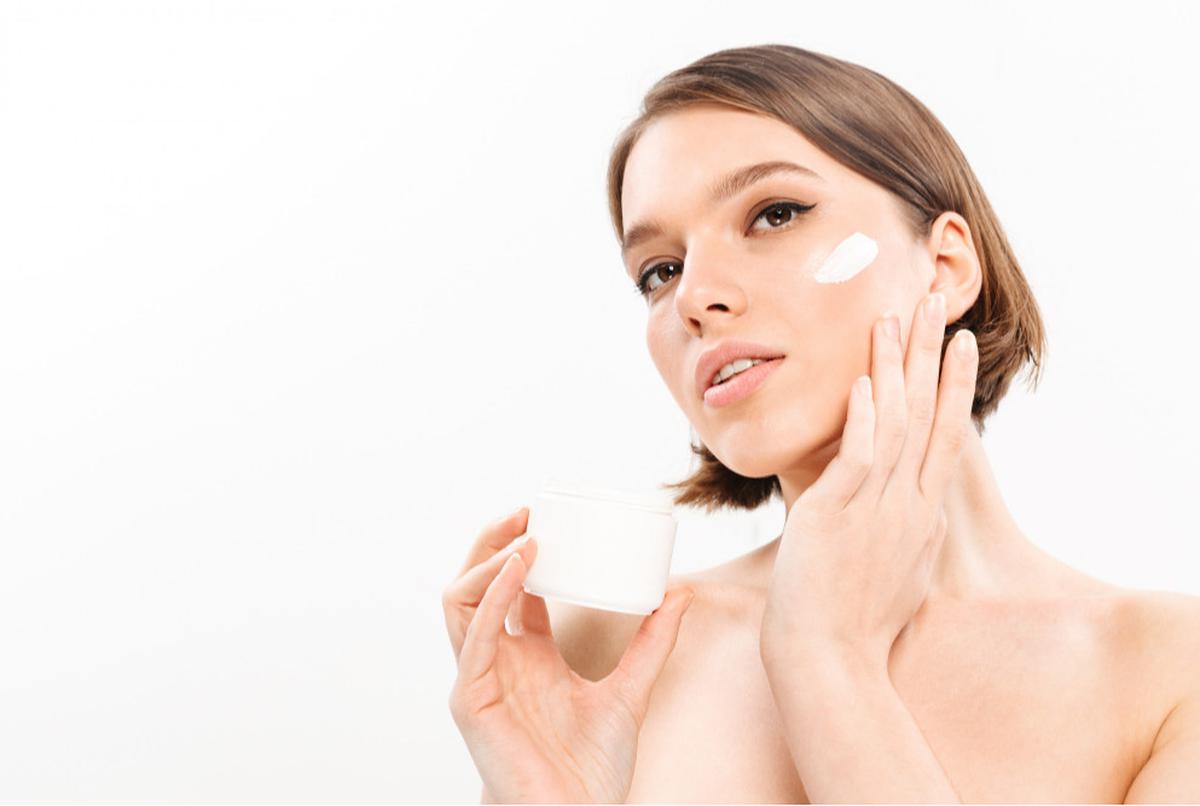 Mengatasi Jerawat dengan Skincare Minimalis: Fokus pada Kebutuhan Kulit