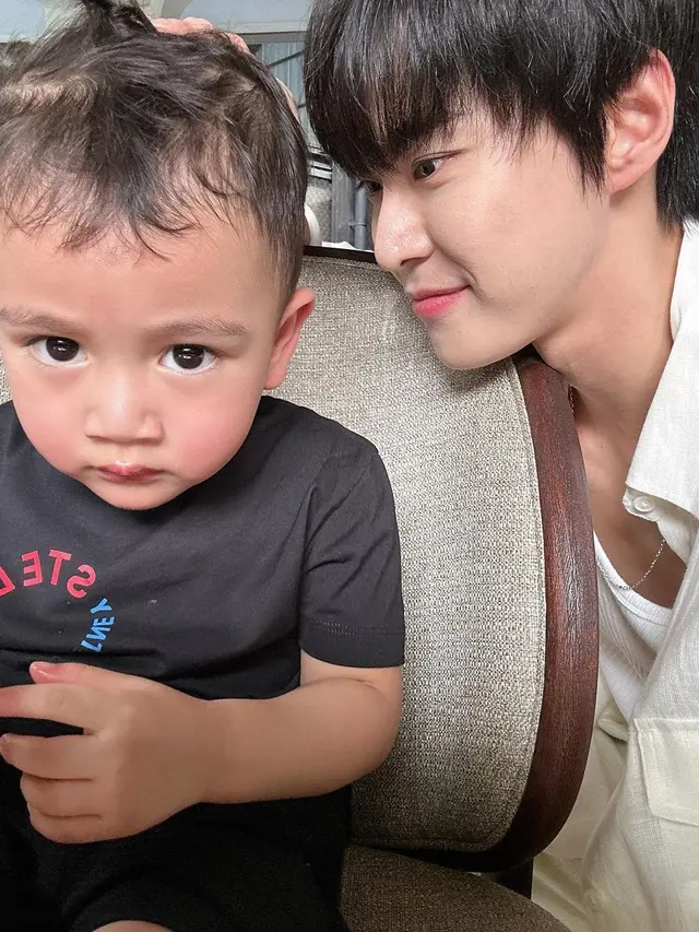 Doyoung NCT unggah foto bareng Cipung. [Foto: Instagram/do0_nct]