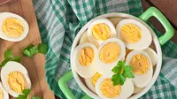 Bahkan, olahan telur rebus ternyata dapat menjadi menu diet, lho, Sahabat Fimela! [Dok/freepik.com/timolina]