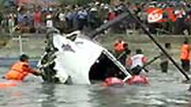 Bangkai Helikopter Nahas Berhasil Dievakuasi