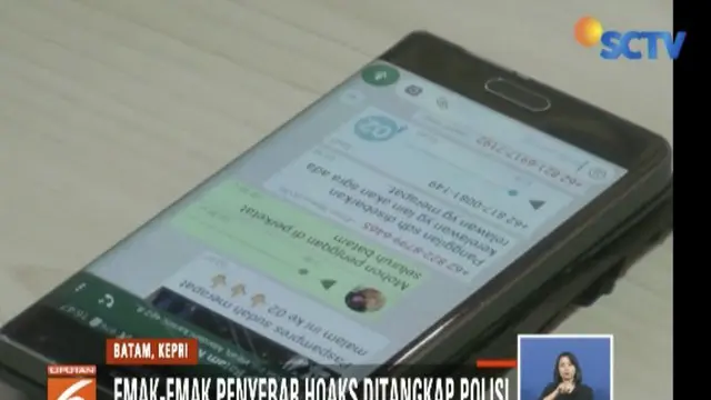 Seorang ibu-ibu dari Batam, Kepulauan Riau, ditangkap polisi karena sebar hoaks via pesan suara aplikasi percakapan.