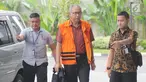 Dokter Bimanesh Sutarjo tiba di gedung KPK untuk menjalani pemeriksaan, Jakarta, Rabu (6/2). Penyidik KPK terus mendalami kasus dugaan merintangi penyidikan proyek e-KTP yang menjerat Setya Novanto. (Liputan6.com/Herman Zakharia)
