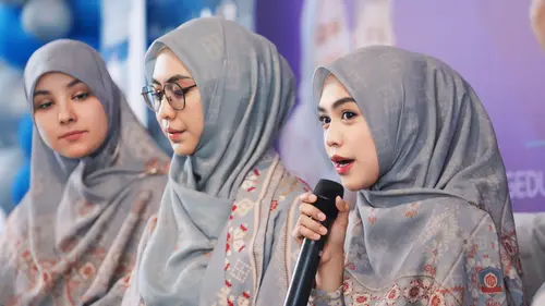 Dirikan Taman Kanak-Kanak, Ria Ricis Juga Sempatkan Mengajar -  Entertainment Fimela.com