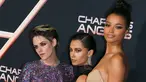 Aktris Kristen Stewart, Naomi Scott dan Ella Balinska berpose saat menghadiri pemutaran perdana film "Charlie's Angels" di teater Regency di Westwood, California (11/11/2019). Film Charlies Angels yang disutradarai Elizabeth Banks akan tayang pada 13 November 2019. (AFP/Jean-Baptiste Lacroix)