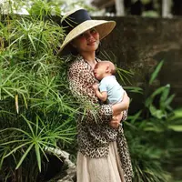 Gempa bumi berkekuatan 7 SR menghampiri Lombok. Chrissy Teigen yang tengah liburan di Bali pun ikut merasakan efeknya. (instagram/chrissyteigen)