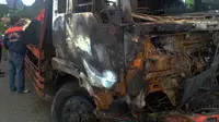 Bangkai truk yang terlibat kecelakaan beruntun yang menewaskan 2 orang di kawasan Puncak, Kabupaten Bogor, Jawa Barat. (Bima Firmansyah/Liputan6.com)