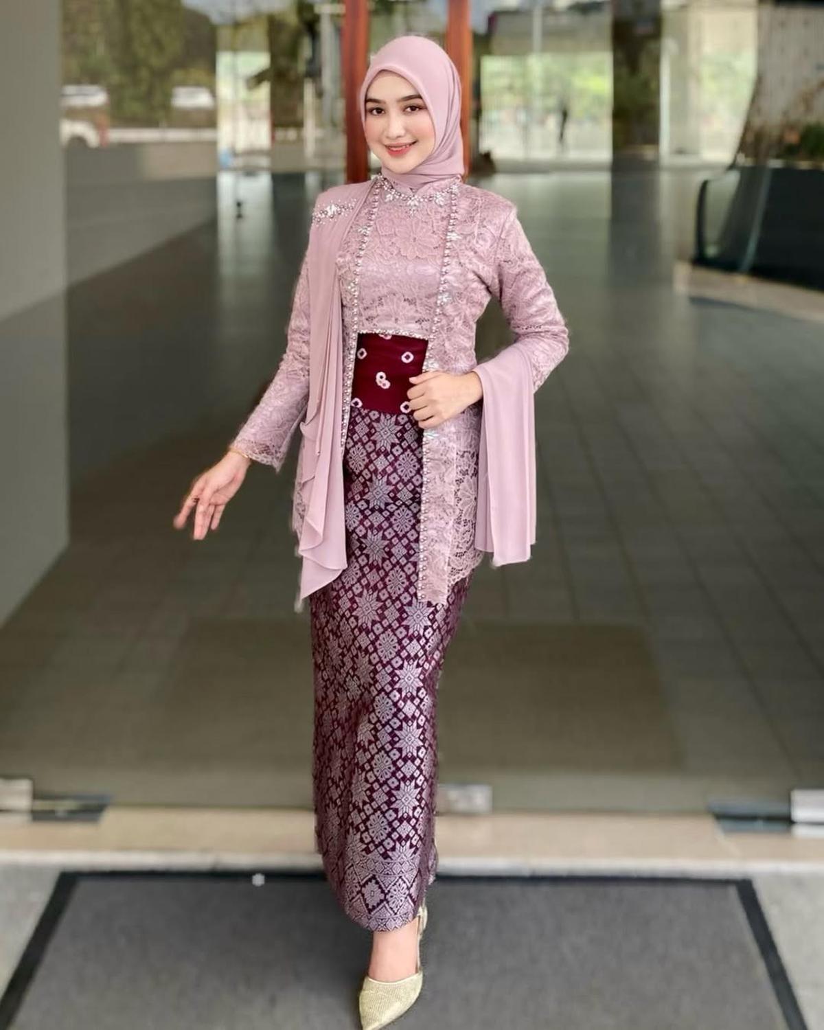 Ilustrasi Model Kebaya Kutubaru