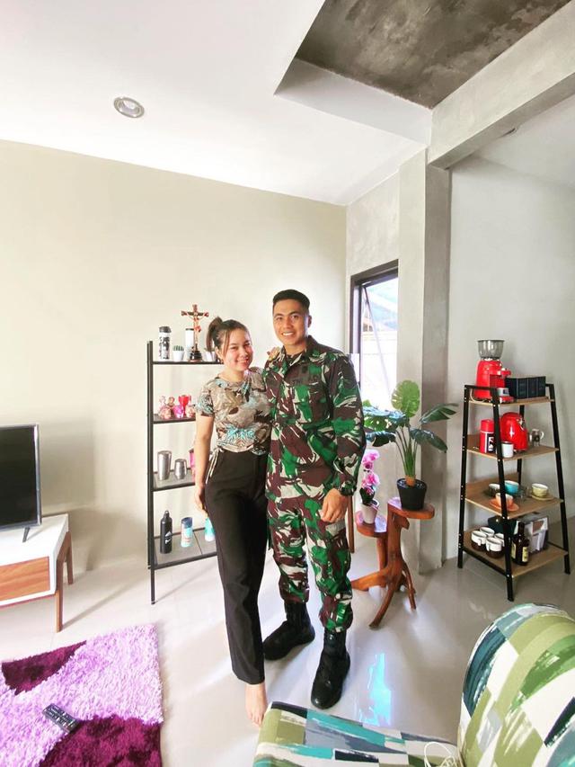 6 Potret Aprilia Manganang saat Pakai Seragam Dinas TNI, Makin Gagah