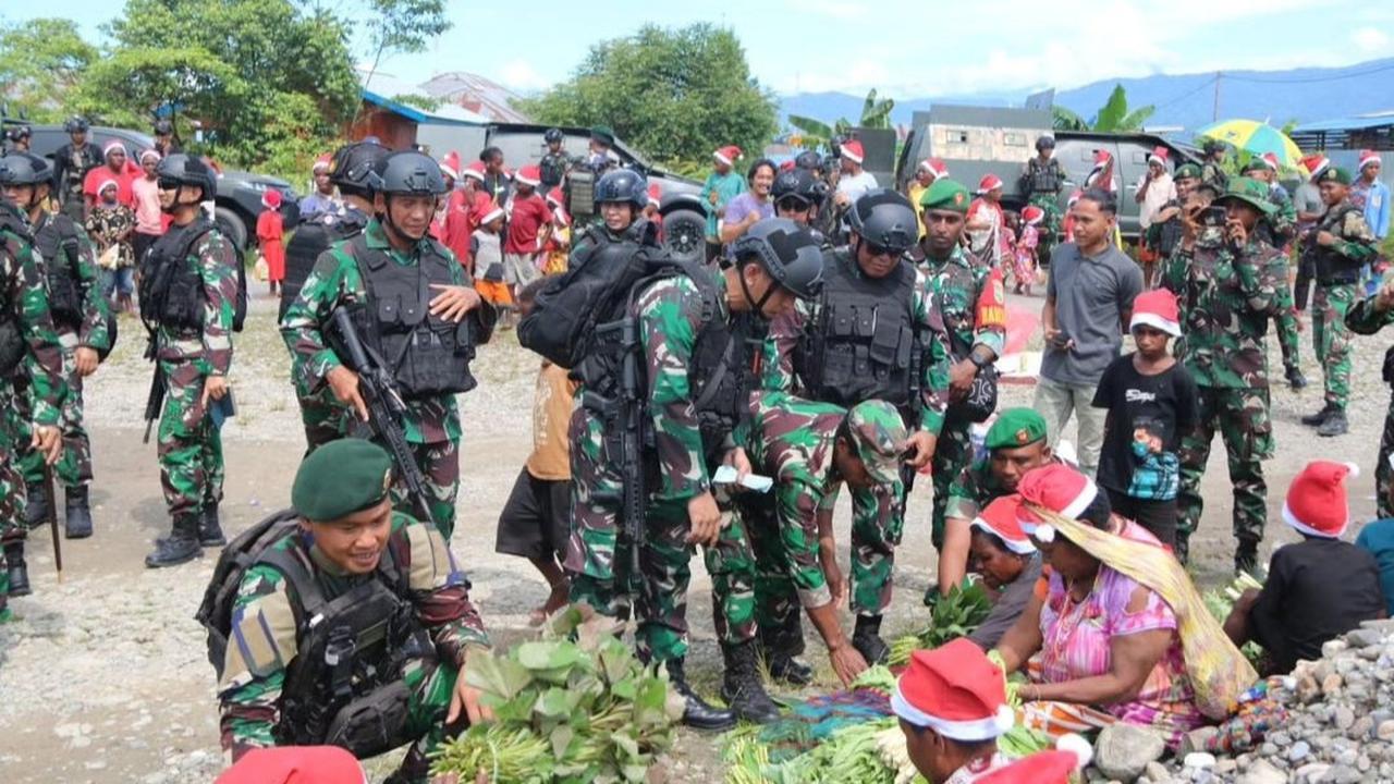 Diketahui, Saleh kala itu menyempatkan diri berkunjung ke area masyarakat untuk berjualan. Jenderal bintang tiga itu kedapatan memborong dagangan para penjual di lokasi.&nbsp;