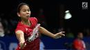 Ganda Putri Indonesia, Greysia Polii mengembalikan kok ke arah Chang Ye Na/Lee So Hee (Korsel) di Babak Kedua Indonesia Open 2017, Jakarta, Kamis (15/6). Greysia/Apriyani kalah 18-21, 14-21. (Liputan6.com/Helmi Fithriansyah)
