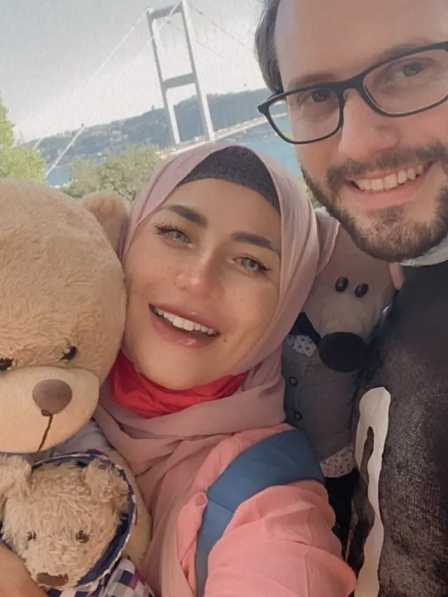 Makin Berseri, Ini 6 Potret Terbaru Cinta Penelope yang Kini Tinggal di Turki