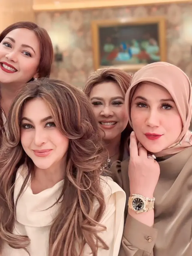 5 Potret Reunian Marini Zumarnis dan Diana Pungky Sang Ratu Sinetron Era 90-an, Bestie Awet Muda (credit: instagram.com/marinizumarnisreal).