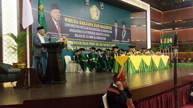 Saat menghadiri acara wisuda Universitas Muslim Nusantara (UMN), KH Ma’ruf Amin menjelaskan soal ekonomi syariah/Reza Efendi