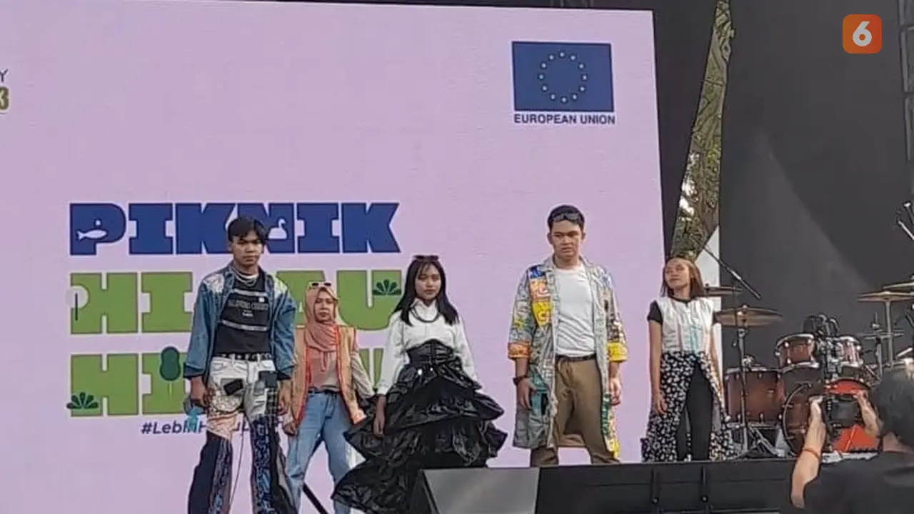 Fashion Show Daur Ulang