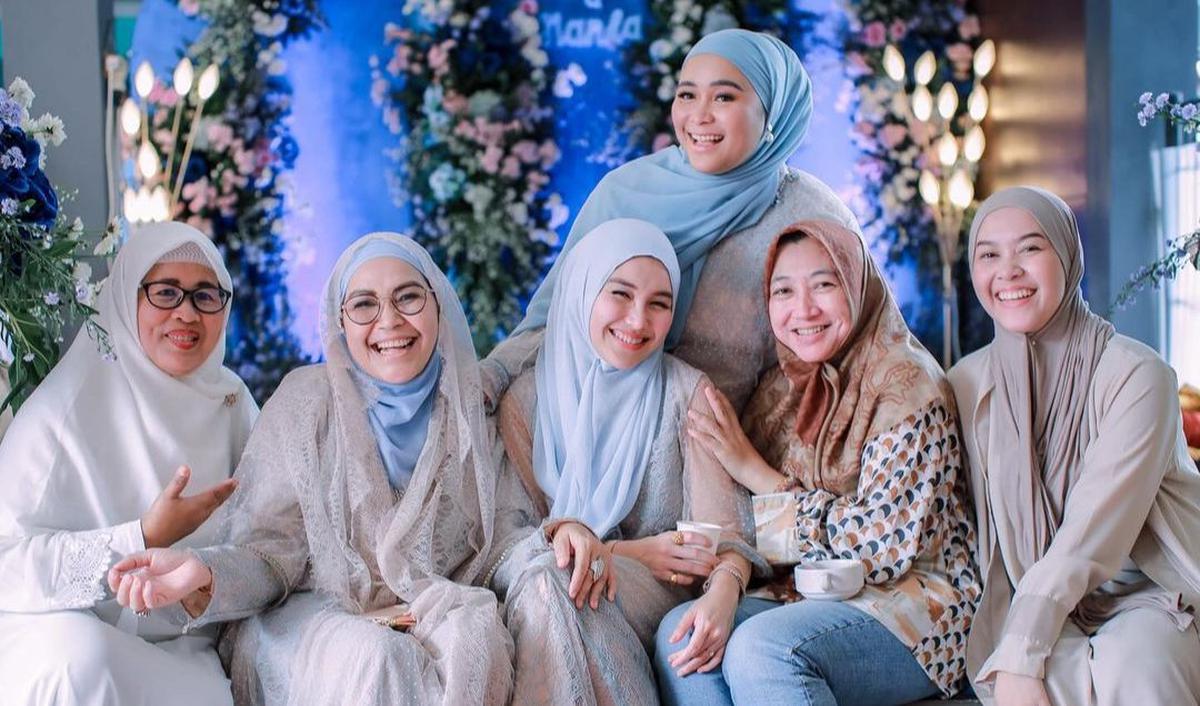 "Tasyakuran 7 bulanan alhamdulillah…sehat selalu bumil dan baby boy amin" <br>