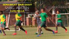 Berita video aksi gesit asisten Luis Milla, Miguel Gandia, saat latihan Timnas U-22 di Karawaci. Miguel Sandia juga tampak sangat semangat.