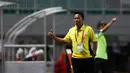 Pelatih Barito Putra, Mundari Karya saat mendampingi timnya melawan PS TNI pada laga Torabika SC 2016 di Stadion Pakansari, Bogor, Jumat (22/7/2016). (Bola.com/Nicklas Hanoatubun)