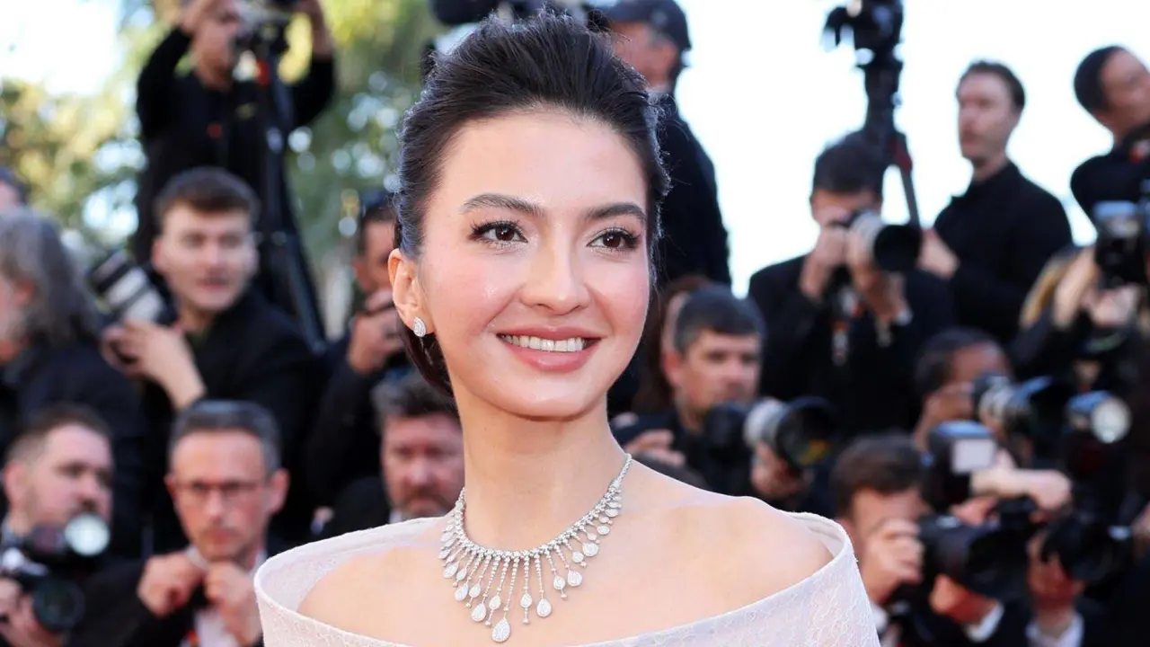 Raline Shah Tampil Bak Bidadari Kenakan Gaun Desainer Lokal di Cannes Film Festival 2024