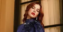Hari Lebaran Kurban identik dengan busana serba putih. Namun Tasya Farasya tampil beda dengan gaya bold [@tasyafarasya]