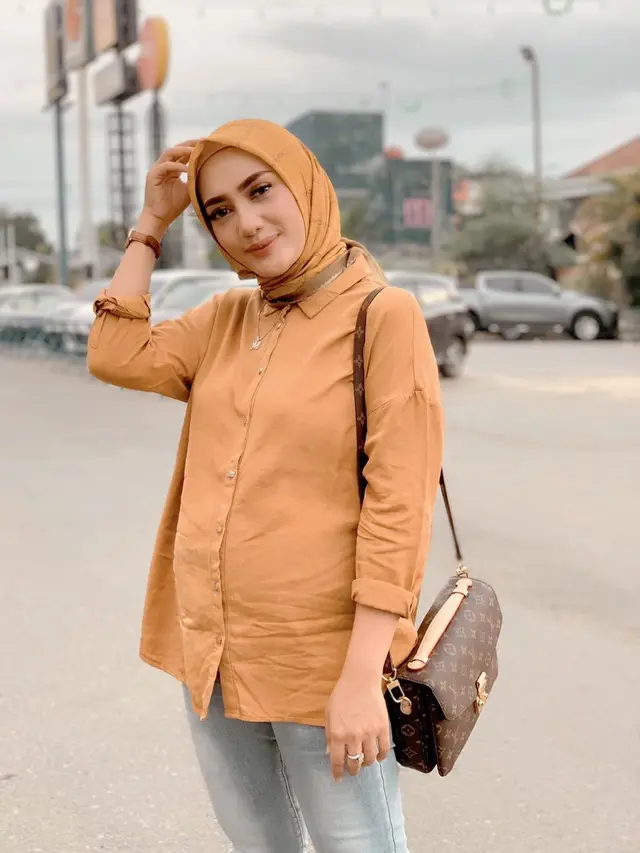 6 Potret Gaya Mama Lita MasterChef Saat Pamer Babybump