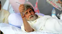 Amitabh Bachchan diduga tengah menderita penyakit kronis di perutnya dan dikhawatirkan bisa menjadi kanker