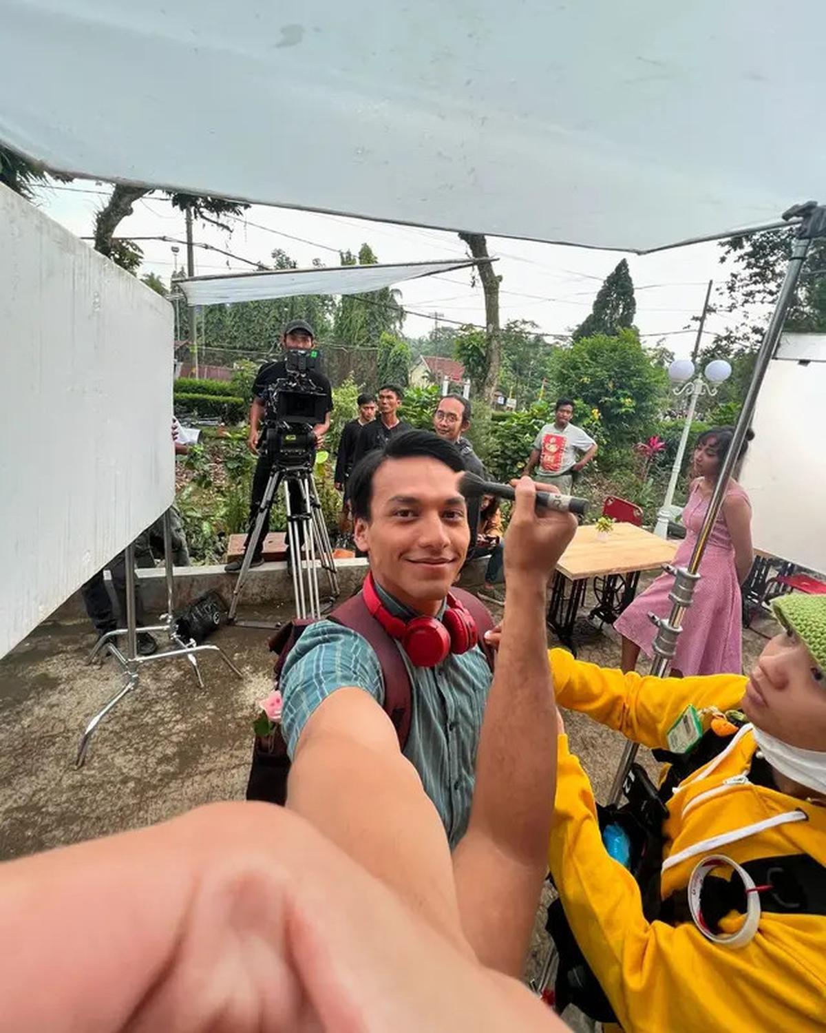 6 Potret Gaya Jefri Nichol untuk Karakter Film Aku Jati Aku Asperger, Tampil Unik