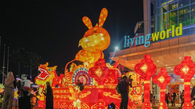 Wisata Imlek dengan melihat lampion terbesar di Indonesia